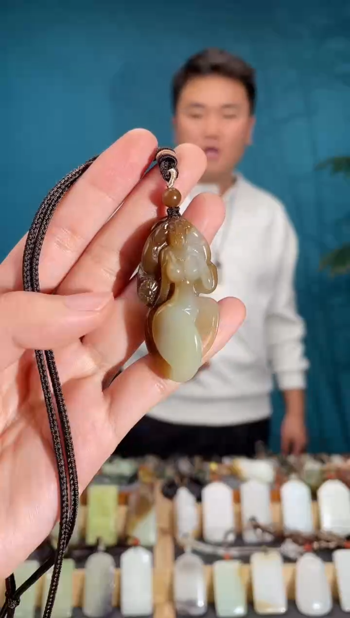 颈饰未镶嵌和田玉1