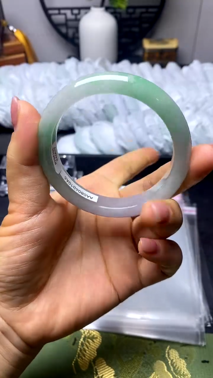 时尚女款缅料手镯 10