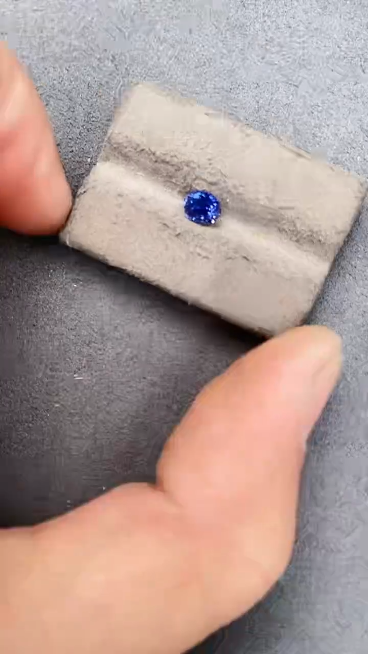 【闪购商品】变色蓝宝石裸石未镶嵌1.03