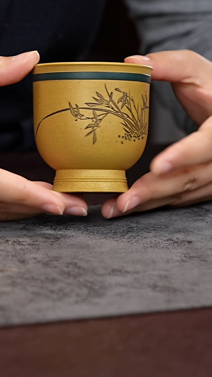 茶杯紫泥莲台杯刻绘兰花