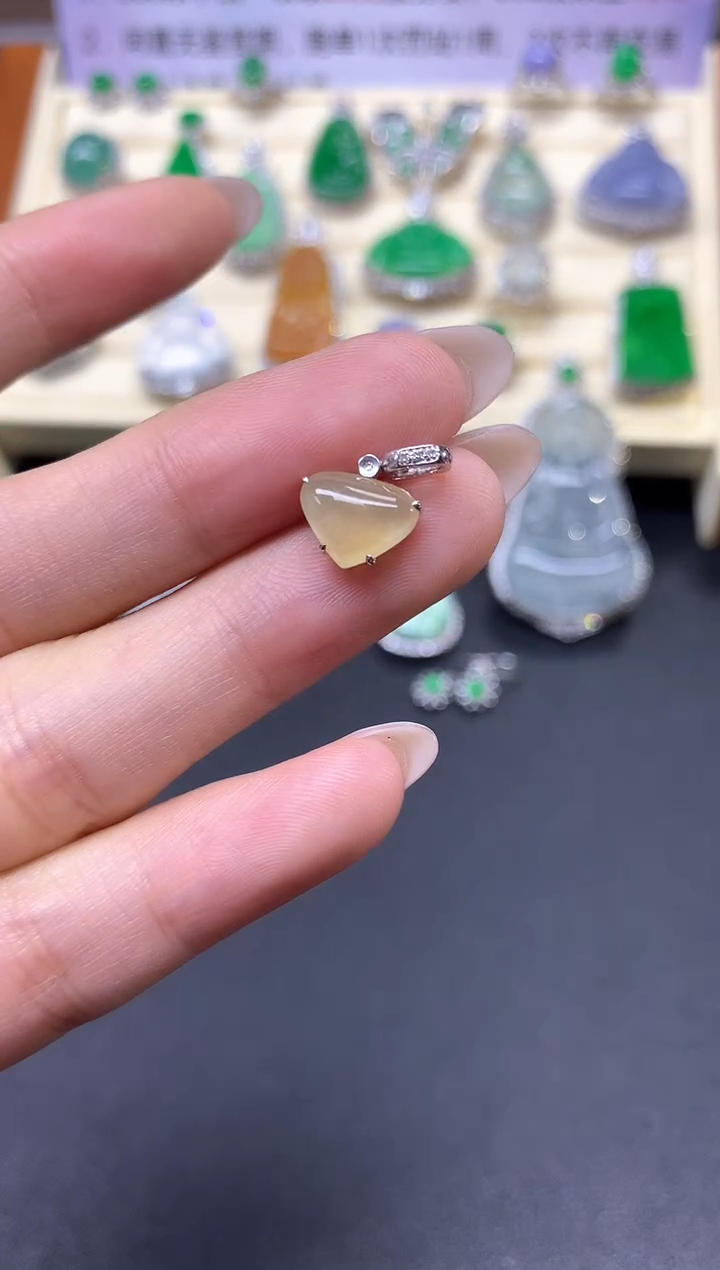 【闪购商品】翡翠吊坠(不含链)18K金镶嵌吊坠|1800+180