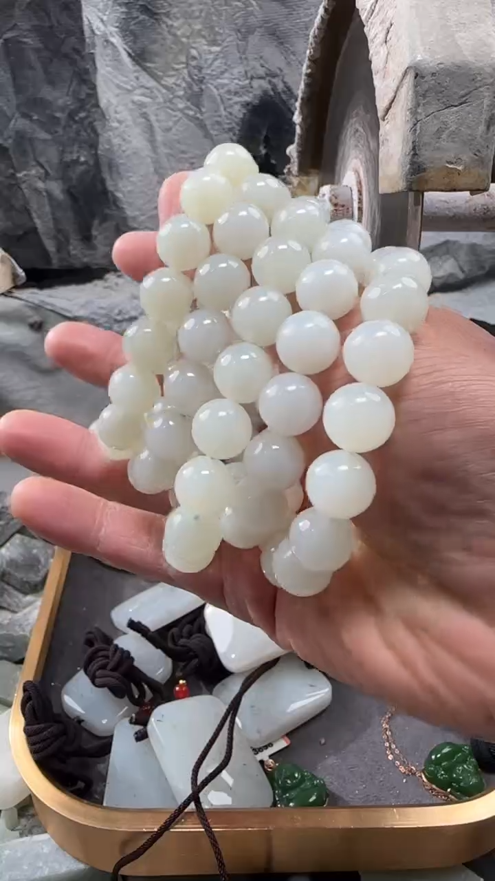 颈饰未镶嵌和田玉且末手串12