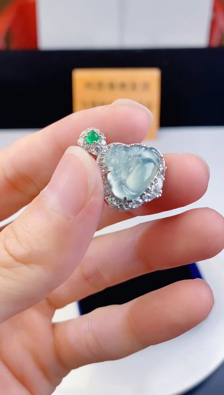 颈饰未镶嵌翡翠   