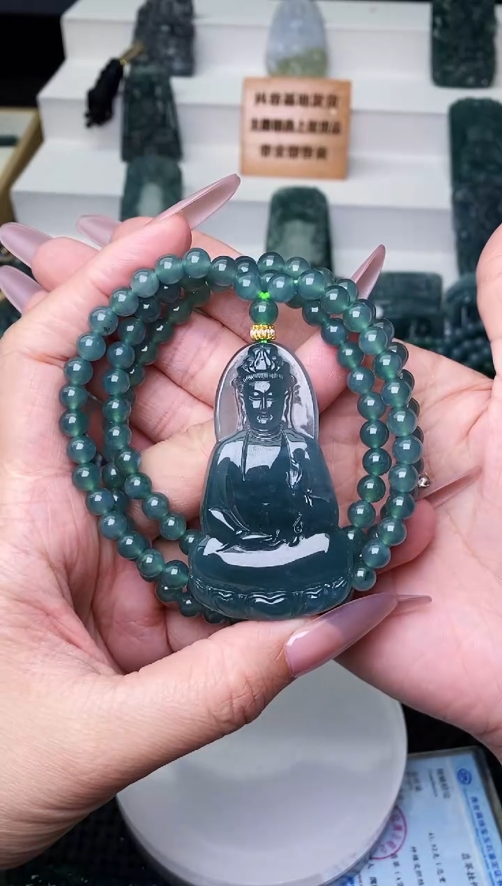 颈饰未镶嵌翡翠 