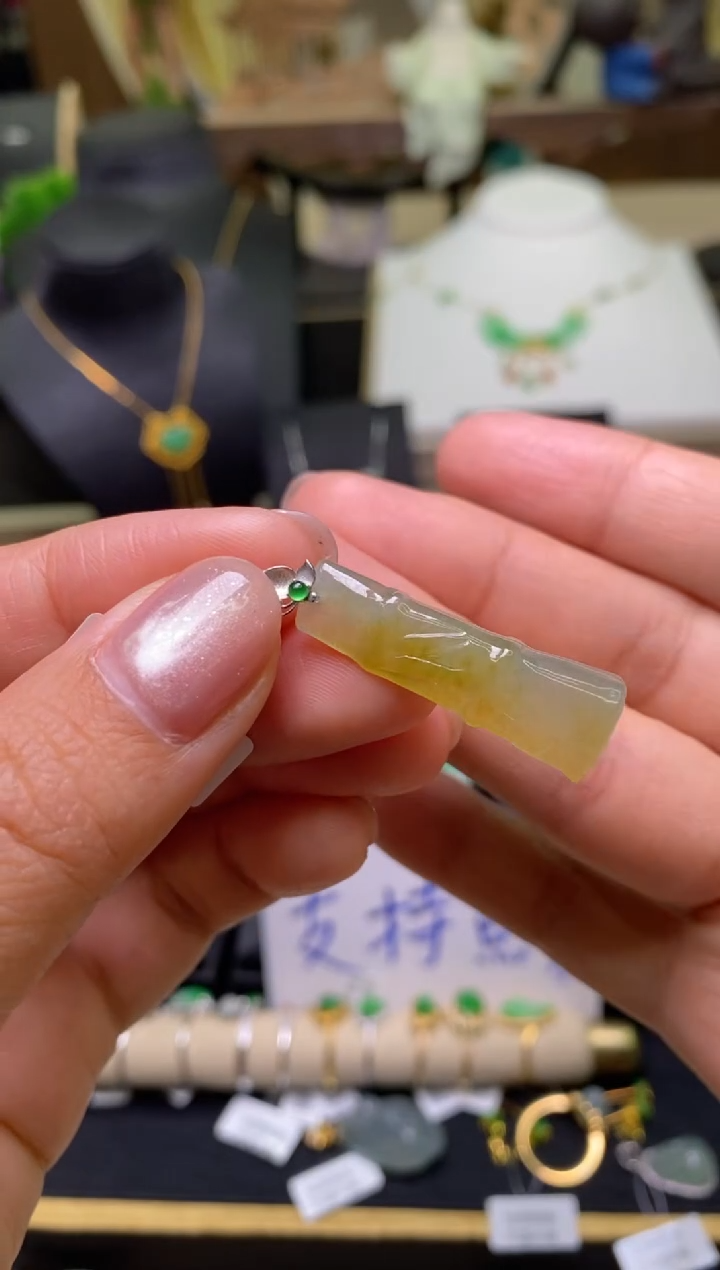 【闪购商品】翡翠颈饰18K金镶嵌净货16184