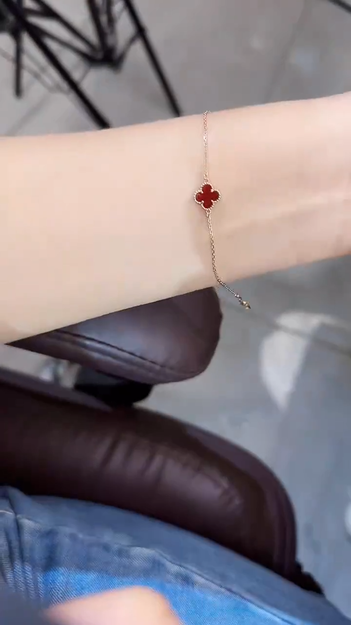 18K金镶嵌手链玛瑙/玉髓?****rk红