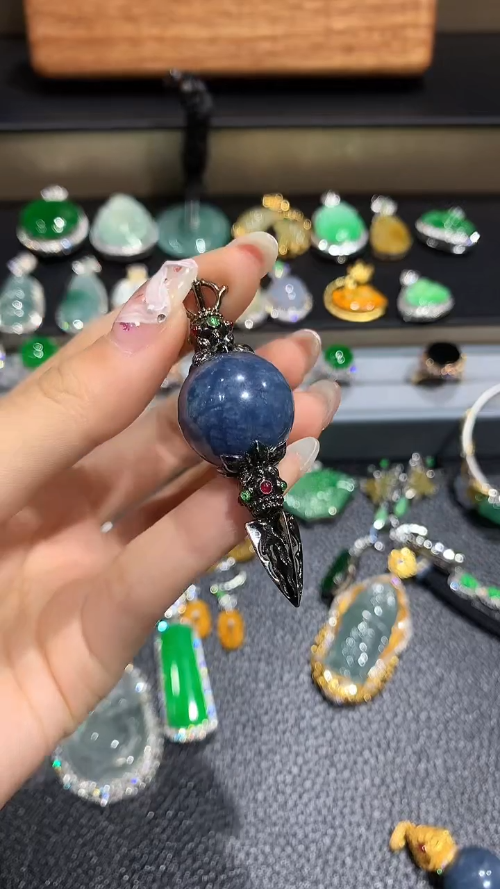 【闪购商品】翡翠吊坠(不含链)18K金镶嵌11团购
