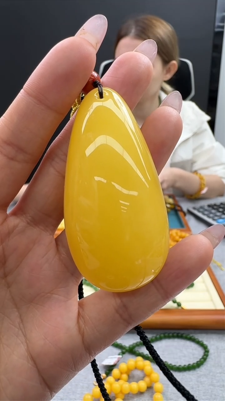 【闪购商品】琥珀颈饰未镶嵌579秒拍号