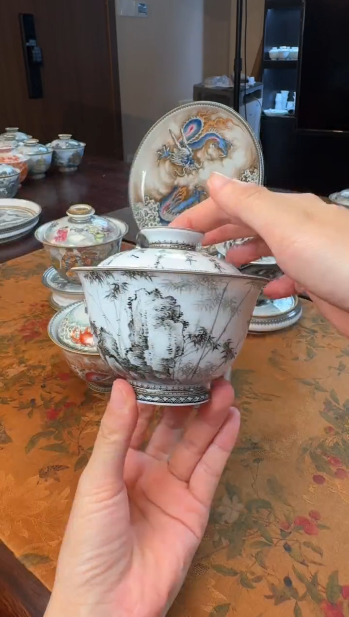 手绘精美纹饰诗画结合墨竹盖碗