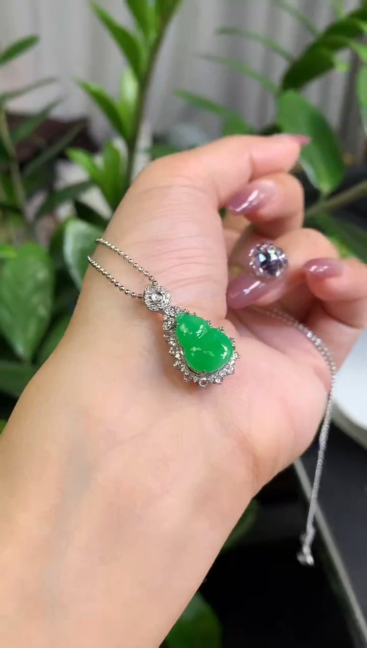 翡翠18K金镶嵌吊坠(不含链)葫芦