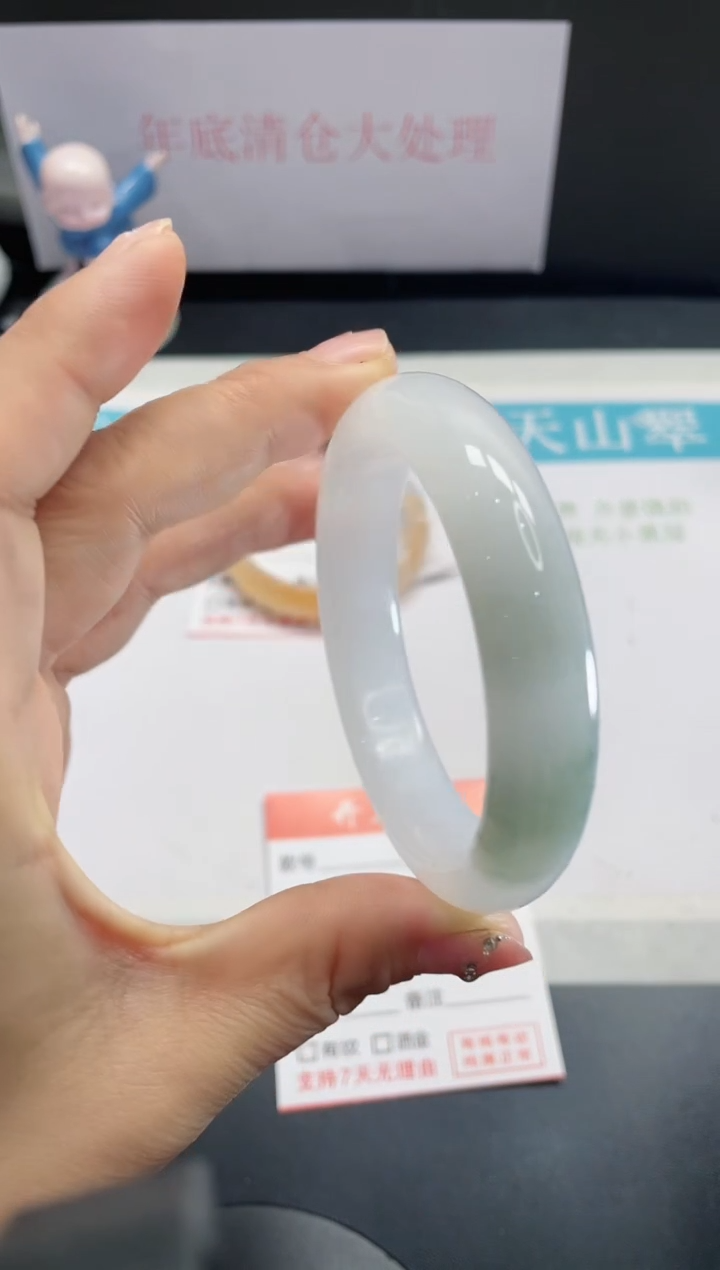 【闪购商品】石英质玉手镯未镶嵌62