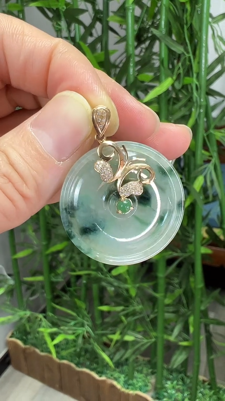 颈饰18K金镶嵌翡翠吊坠