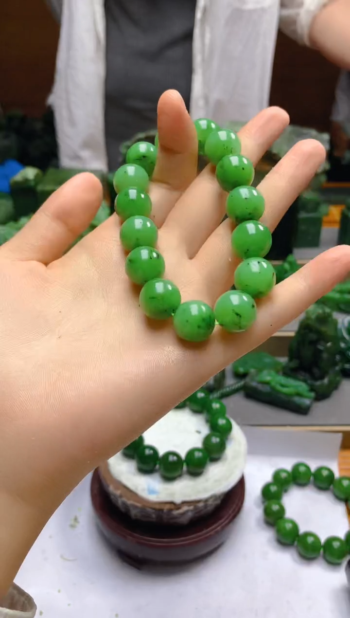 手串未镶嵌和田玉（碧玉）随机发货1个