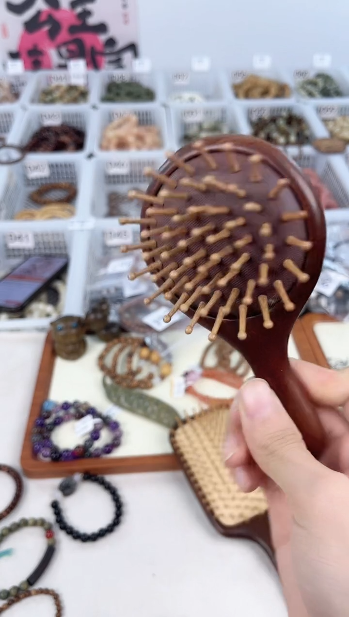 把件破布木（黄金檀）未镶嵌气垫梳小的