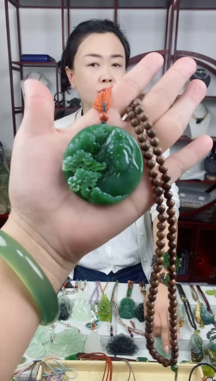 颈饰未镶嵌和田玉（碧玉）观音