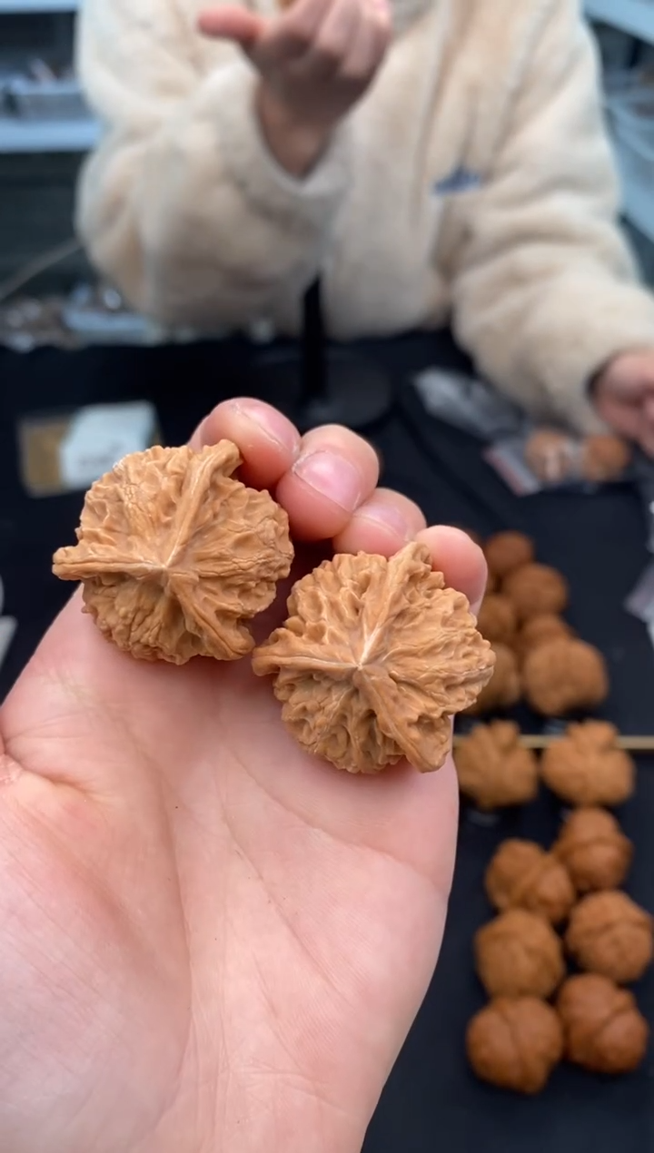 【闪购商品】文玩核桃把件盘山奔33-t246