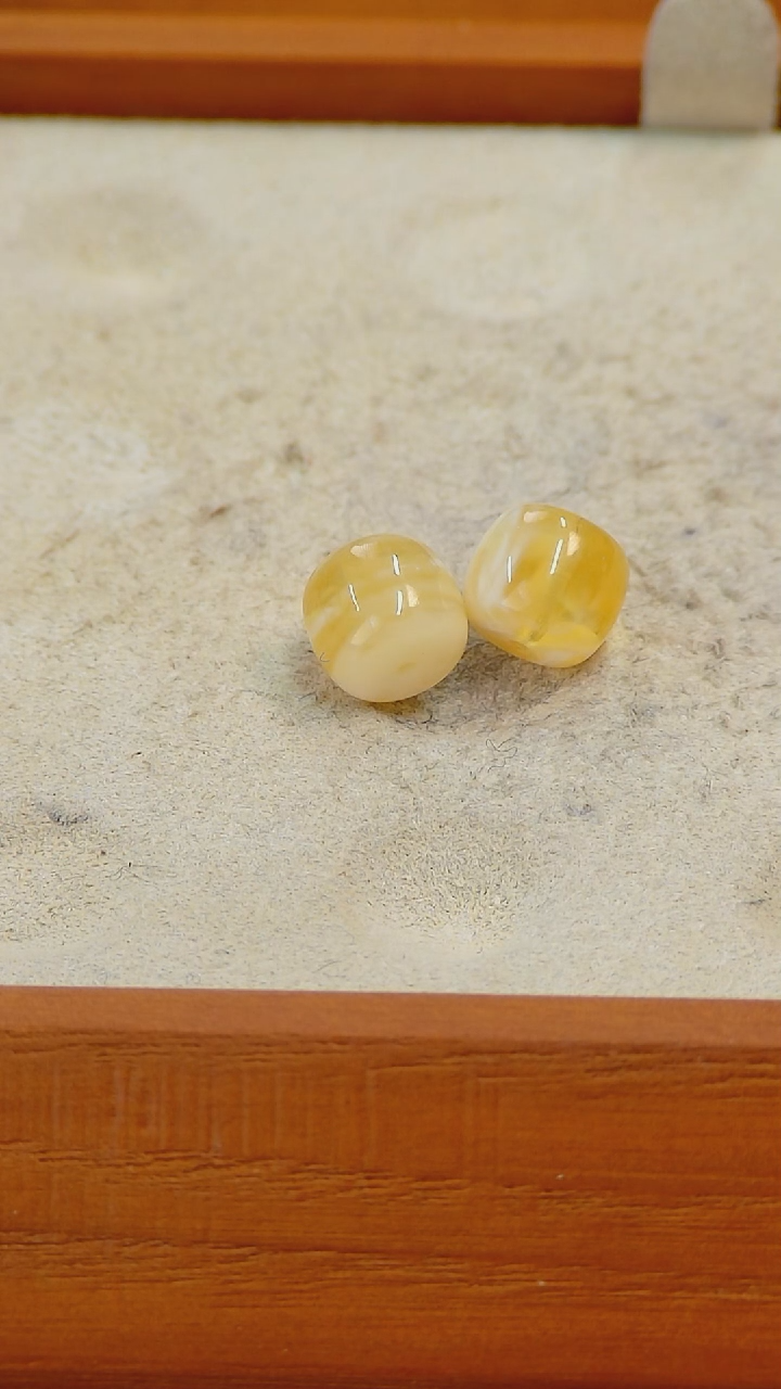 【闪购商品】蜜蜡裸石未镶嵌俄料微瑕8MM0.769克