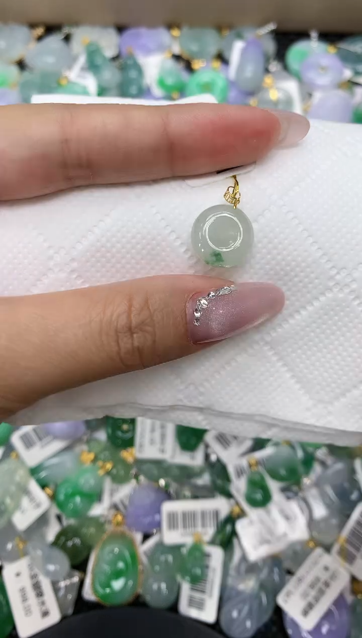 颈饰18K金镶嵌翡翠a货百元一下同包裹多件发出的只收取一单运费