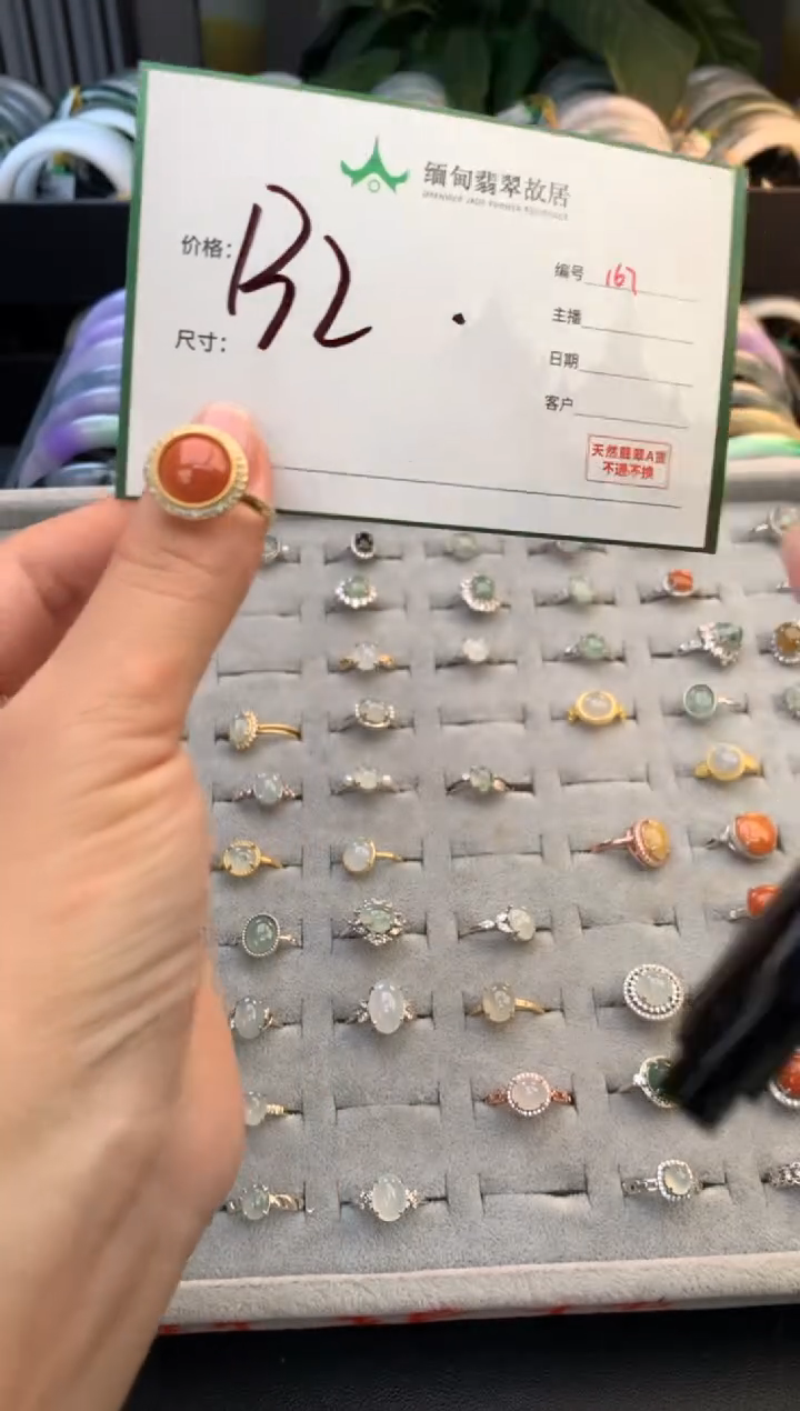 未镶嵌定制翡翠毛货需精细抛光+多人