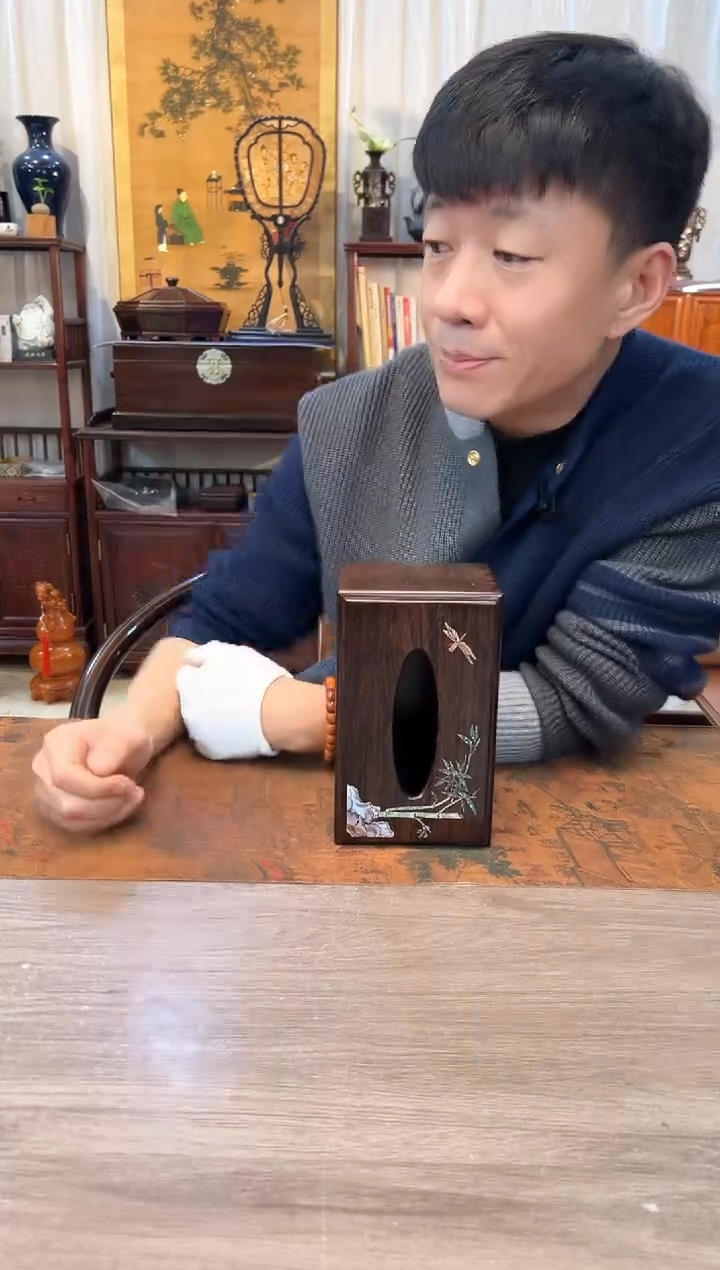 【闪购商品】红酸枝木类成套家具大红酸枝 嵌螺钿竹报平安纸巾盒