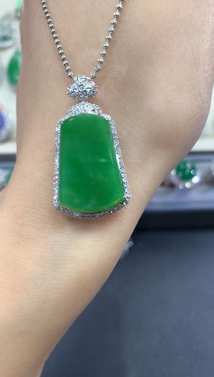 【闪购商品】翡翠吊坠(不含链)18K金镶嵌a185       