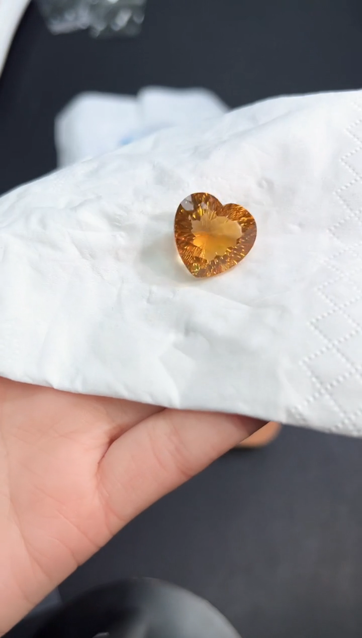 【闪购商品】黄晶裸石未镶嵌83n多样性发其一/1个