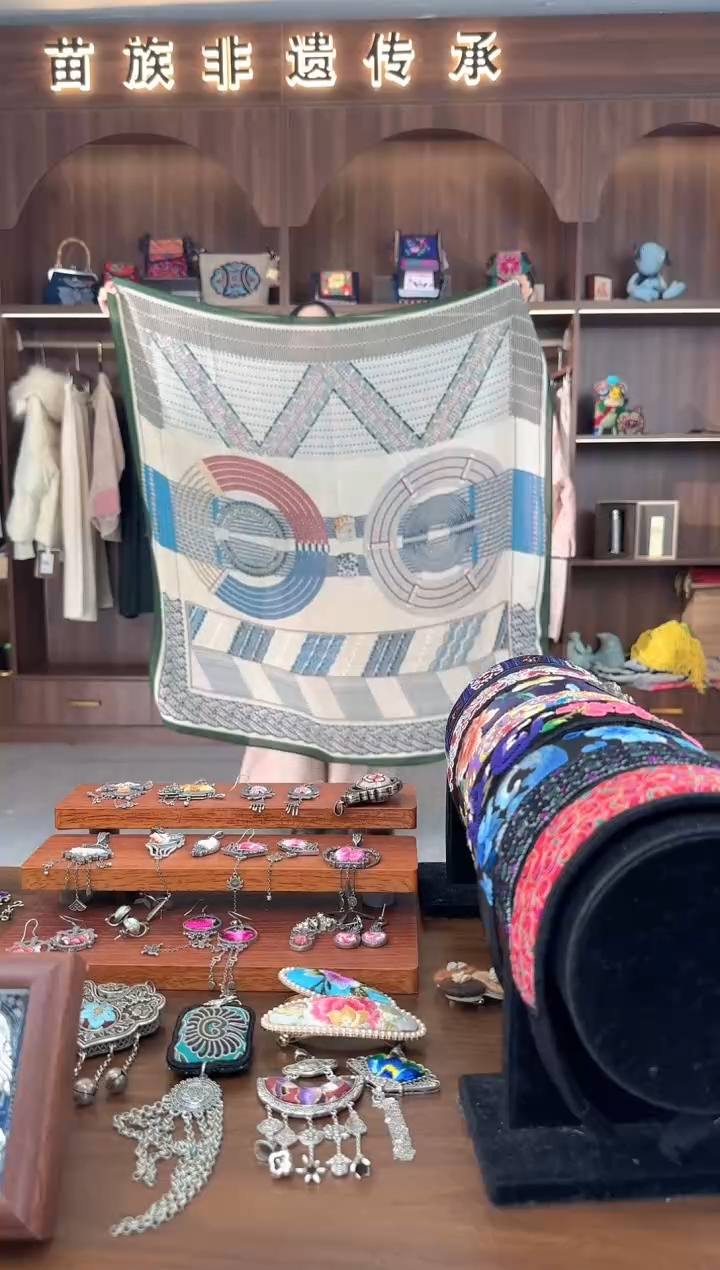 刺绣扶光苗绣传承L18