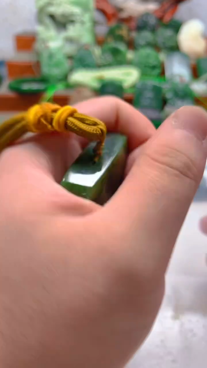 和田玉未镶嵌珠宝半成品1