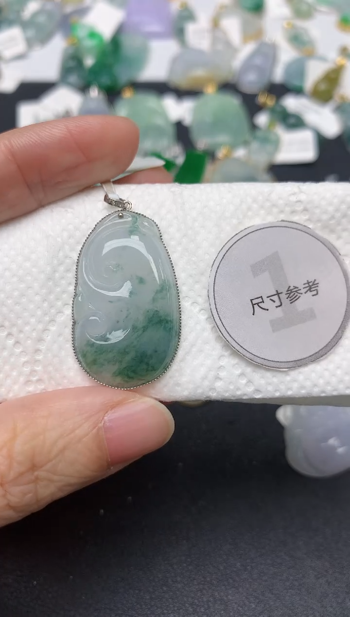 颈饰18K金镶嵌翡翠天然缅甸A货翡翠