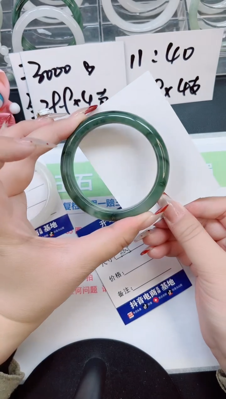 【闪购商品】石英质玉手镯合金a165