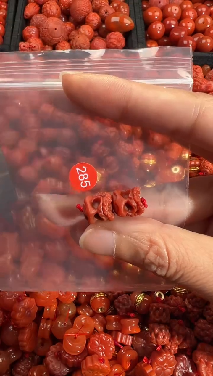 南红玛瑙未镶嵌颈饰1