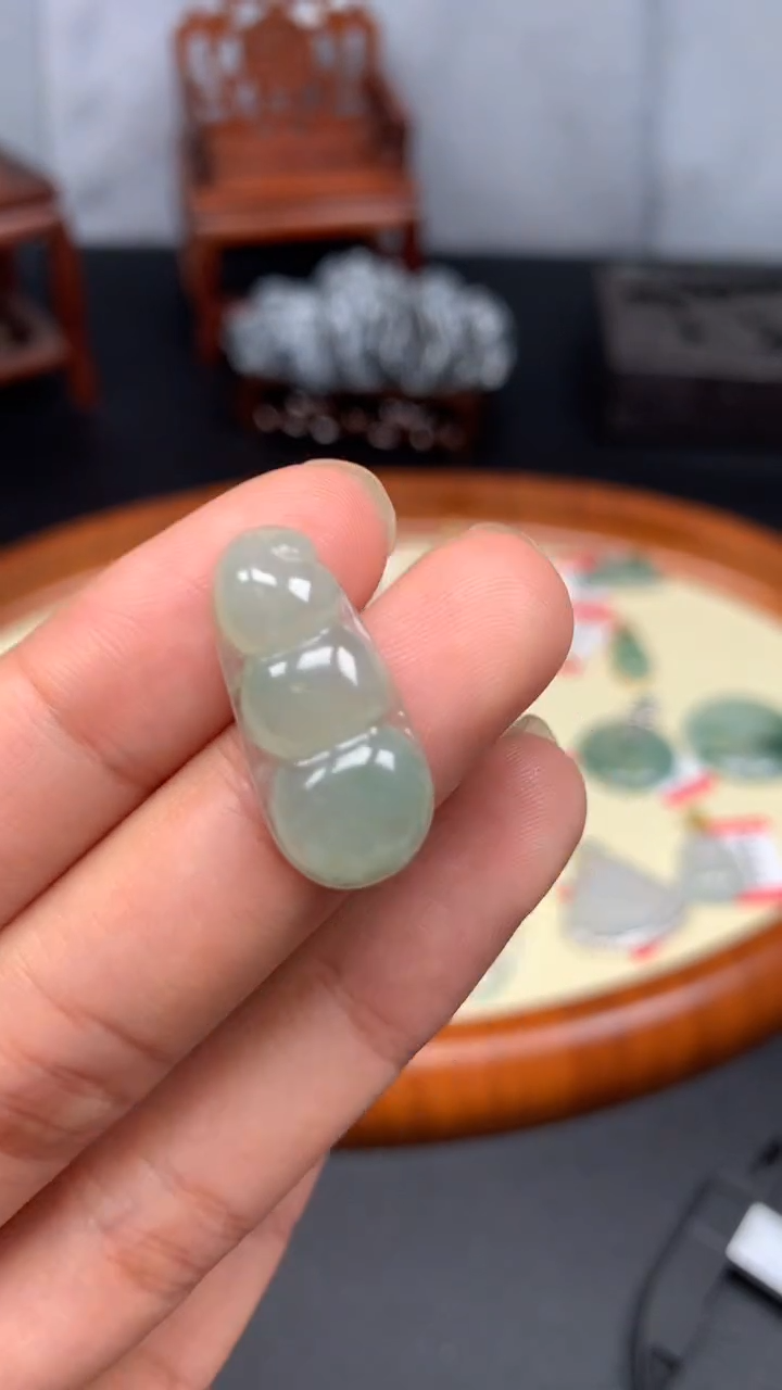 【闪购商品】翡翠颈饰未镶嵌豆子