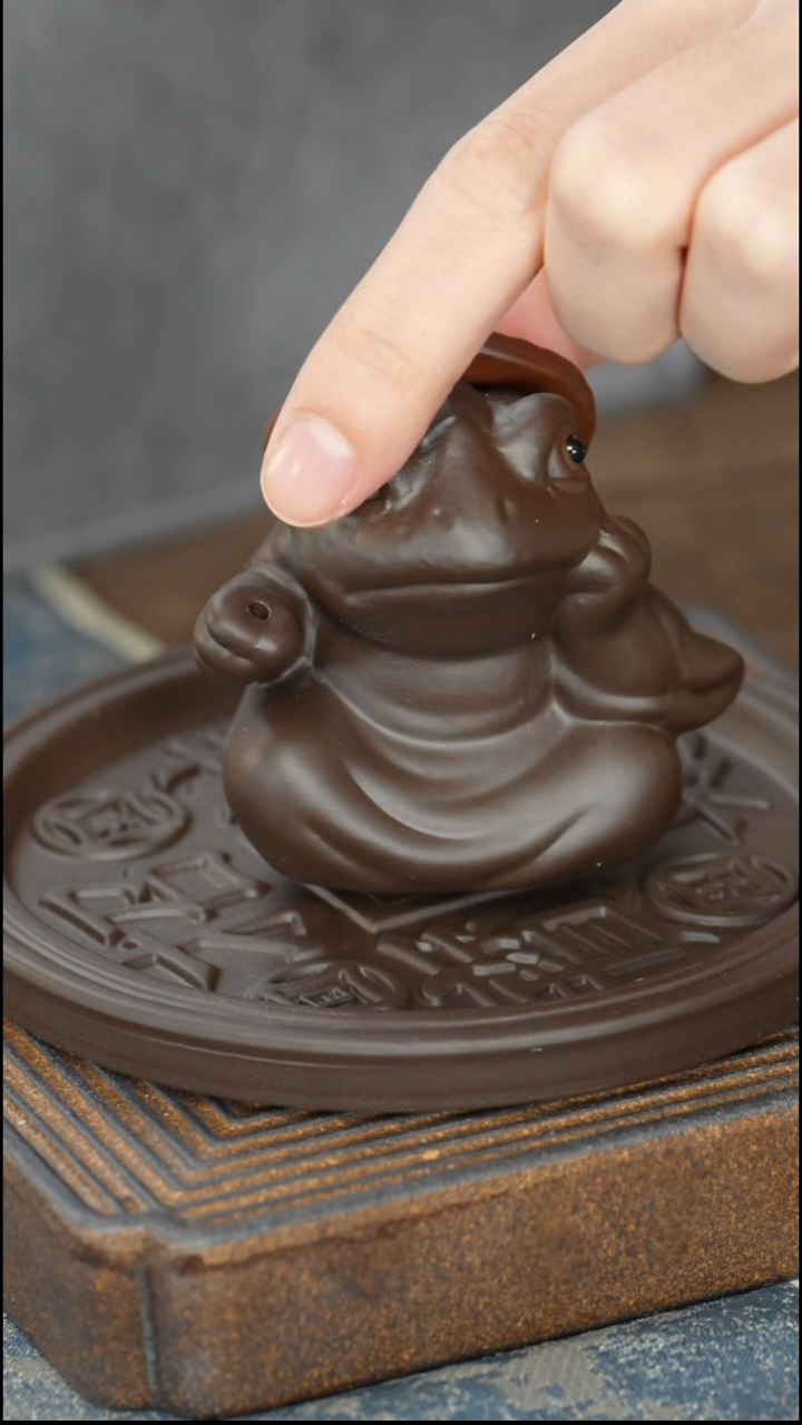 【紫砂转转金蟾茶宠】【13西泠礼盒】