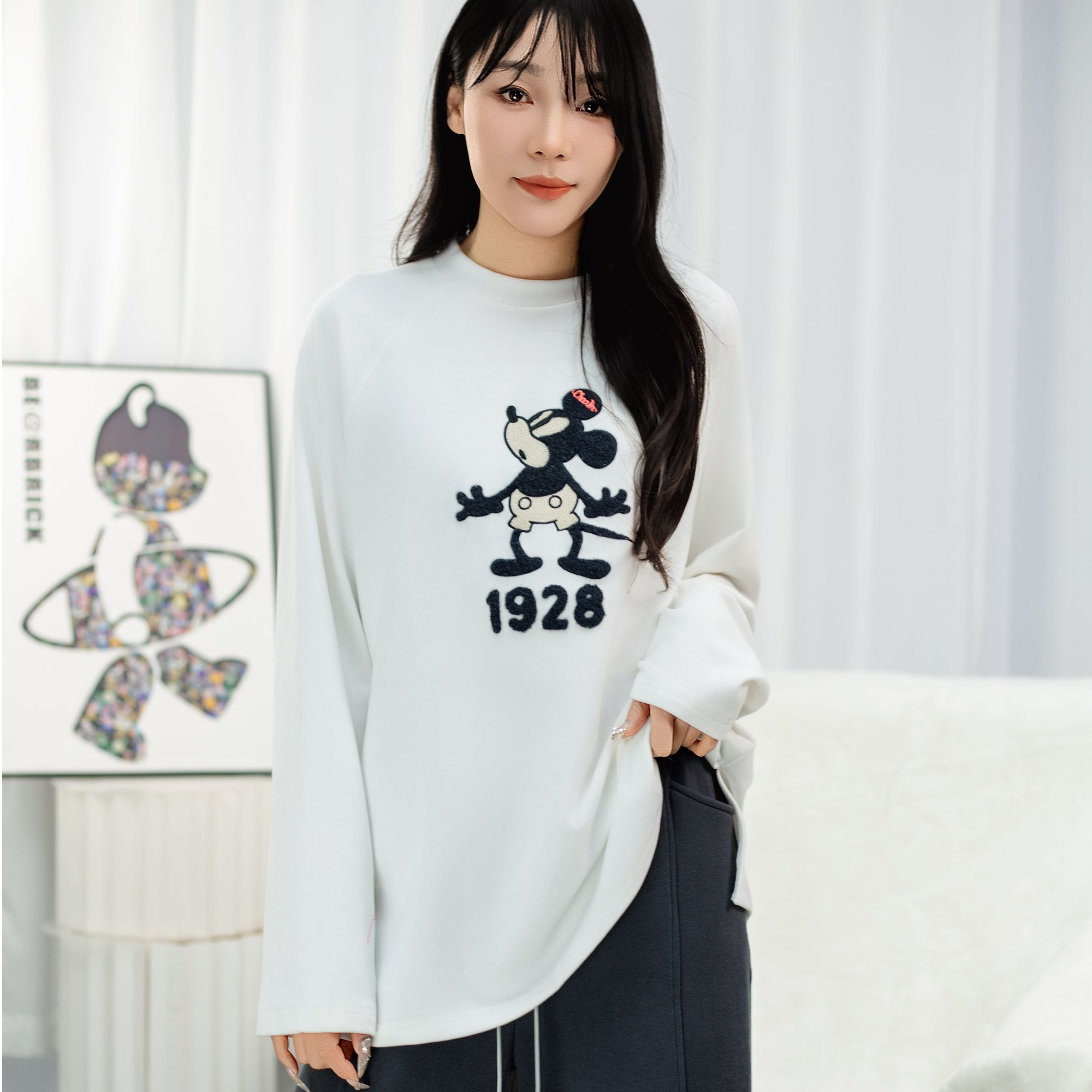 春季设计感刺绣卡通米奇图案长袖T恤卫衣