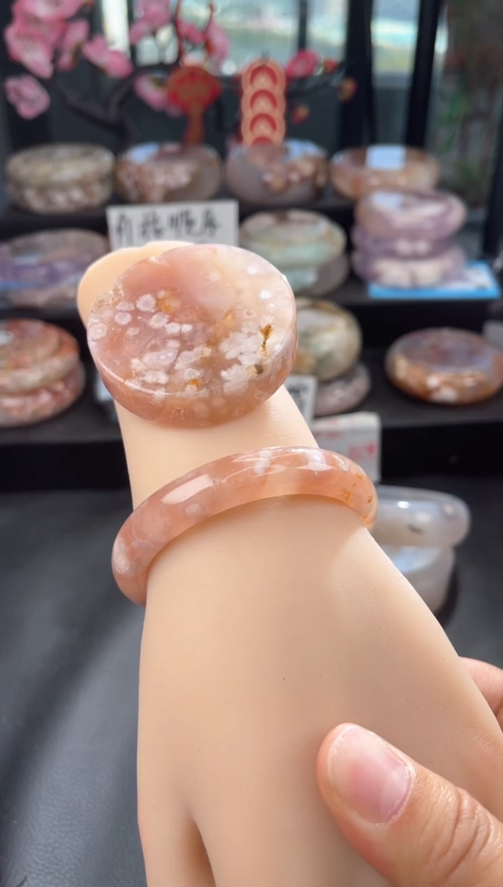 【闪购商品】石英质玉手镯未镶嵌54