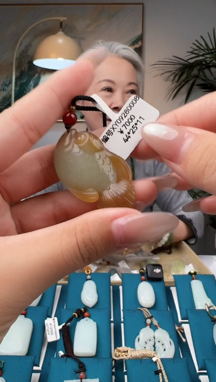 颈饰未镶嵌和田玉吊坠 XY 