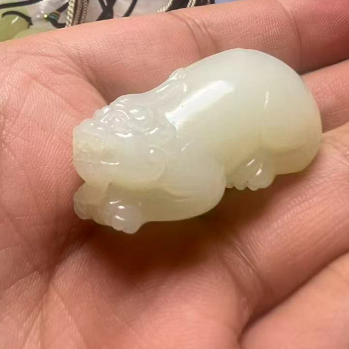 和田玉俄料精雕貔貅