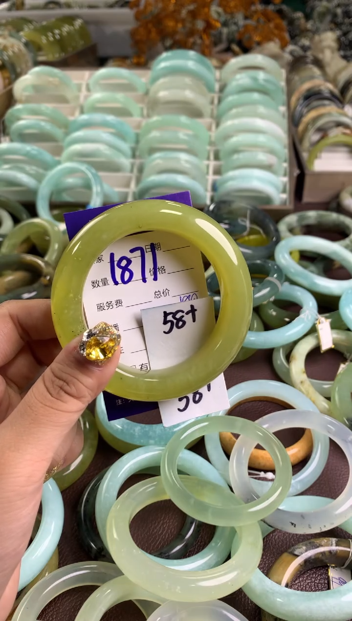 【闪购商品】蛇纹石玉手镯未镶嵌1871