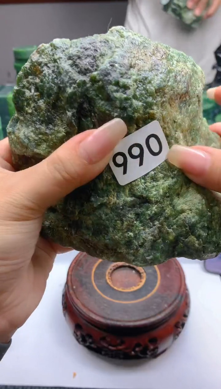 和田玉（碧玉）未镶嵌珠宝半成品1