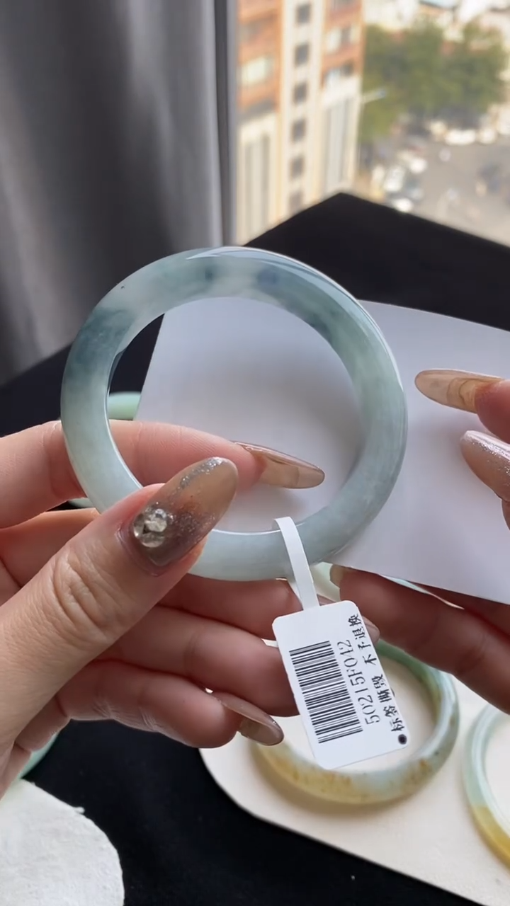 【闪购商品】翡翠手镯未镶嵌55正圈飘花--不退不换