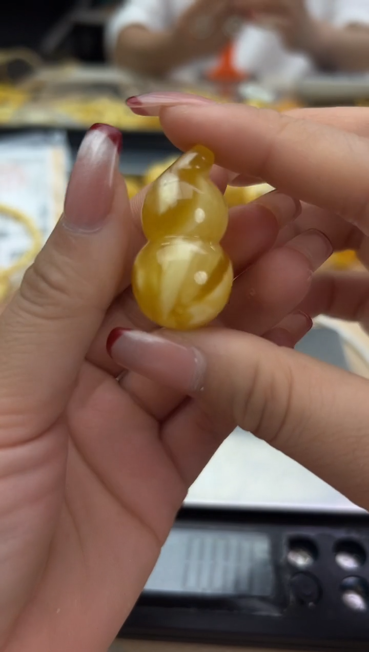 【闪购商品】琥珀裸石未镶嵌蜜蜡吊坠