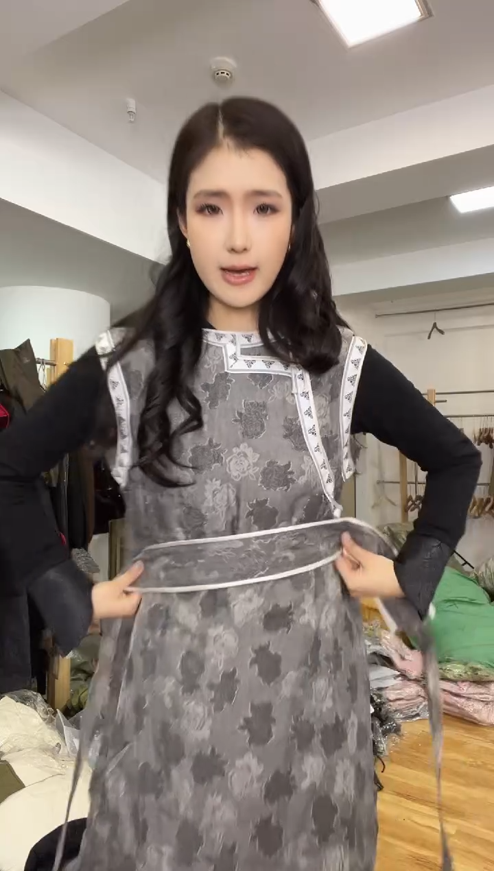 XL码      115-125斤  裙子