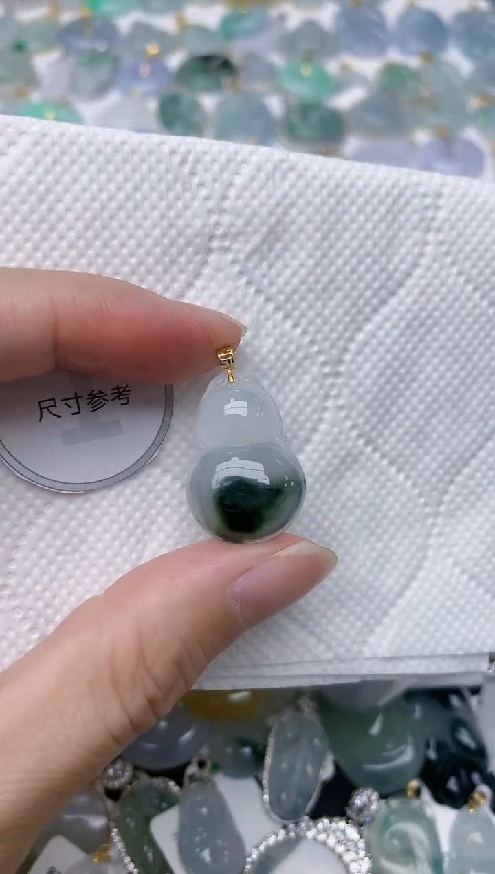 颈饰18K金镶嵌翡翠天然A货翡翠