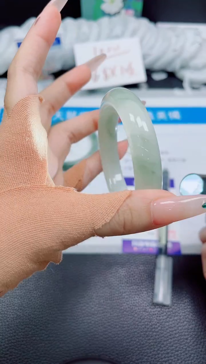 石英质玉手镯未镶嵌125-56