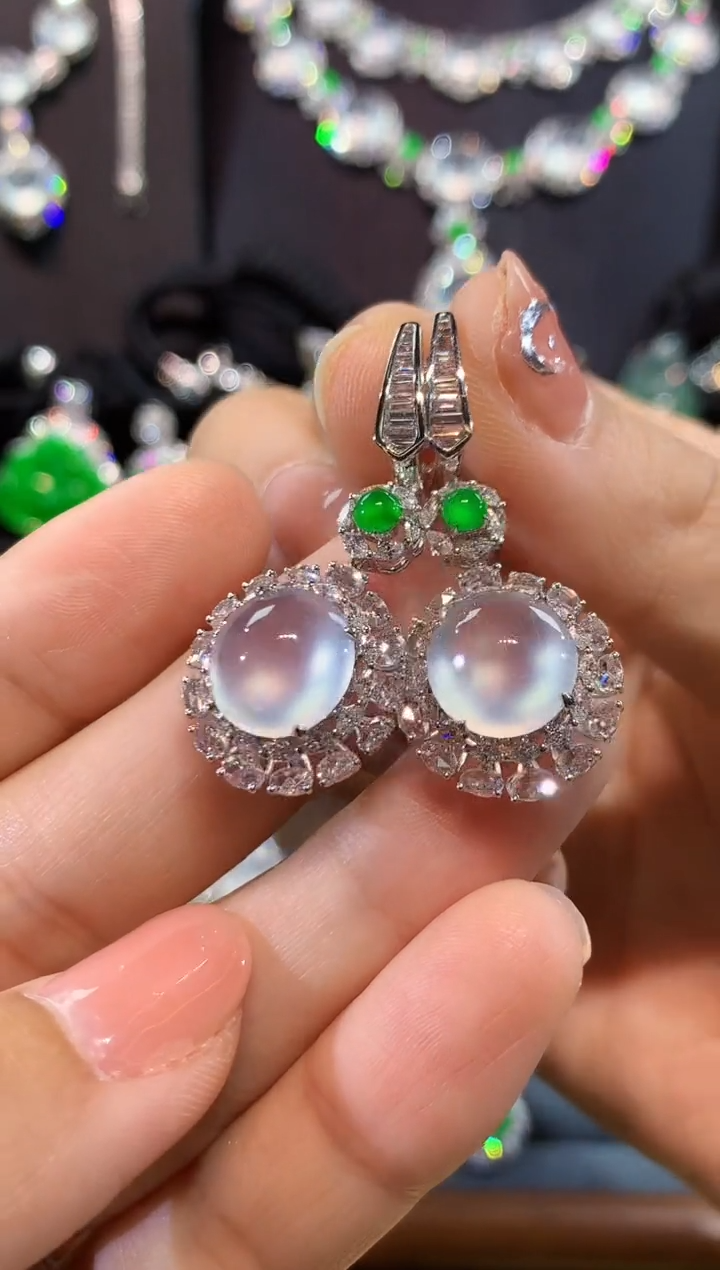 18K金镶嵌翡翠耳饰耳包