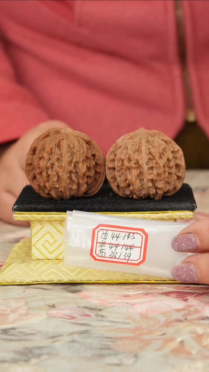 【闪购商品】文玩核桃把件一代楼反油