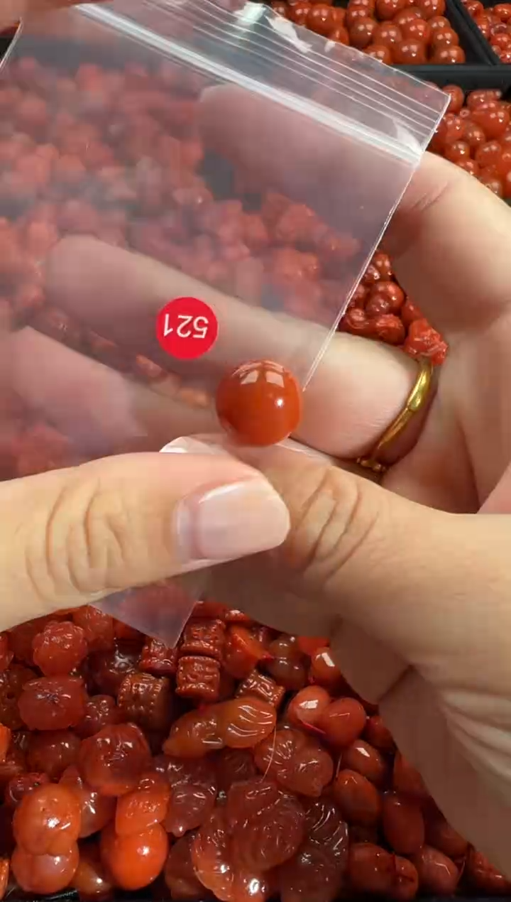 颈饰未镶嵌南红玛瑙1