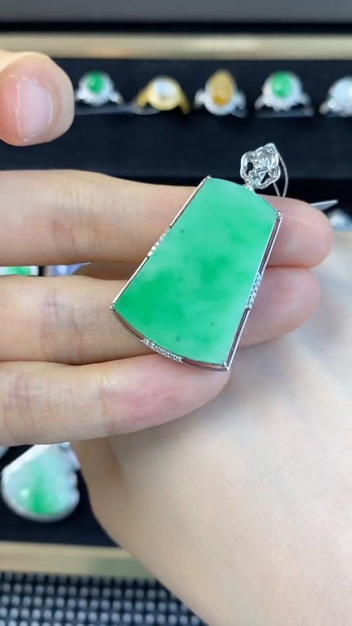 翡翠18K金镶嵌吊坠(不含链)翡翠包镶无事牌