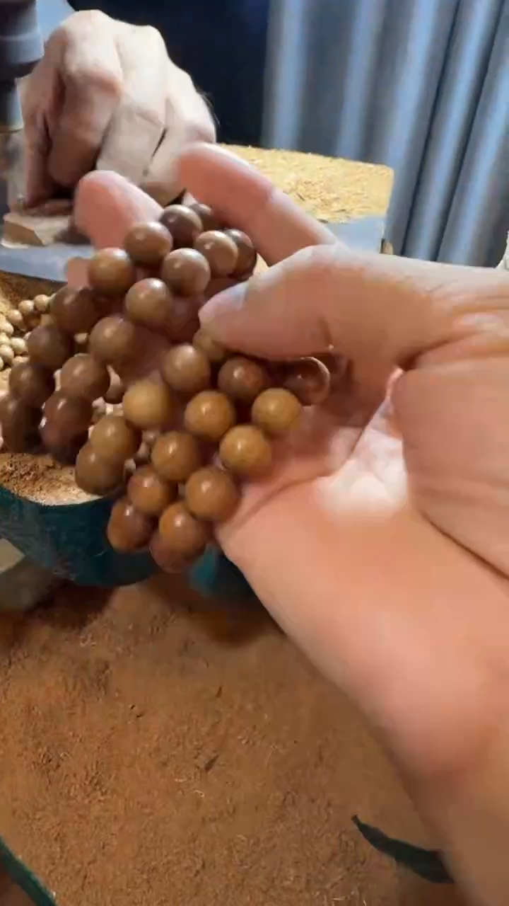 檀香木其他1.0微瑕单圈