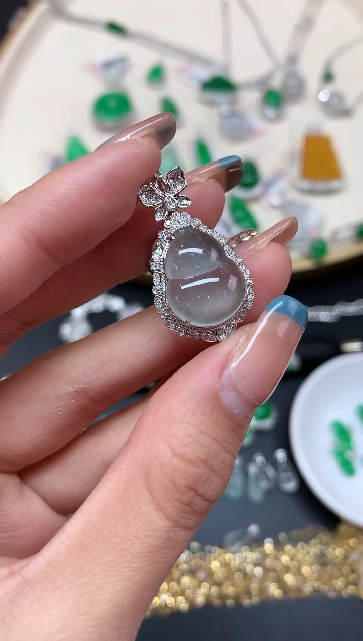 【闪购商品】翡翠吊坠(不含链)18K金镶嵌吊坠A547|13800